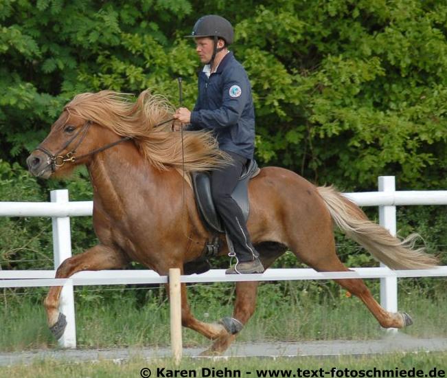 Leiknir ved kåringen på Störtal i maj 2007