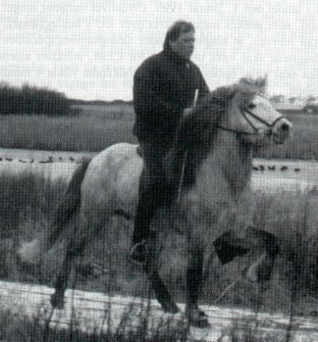 Baldur fra Gl. Essendrup, redet af Bo Sørensen. Beklager kvaliteten af billedet, der er scannet fra et gammelt Tölt.