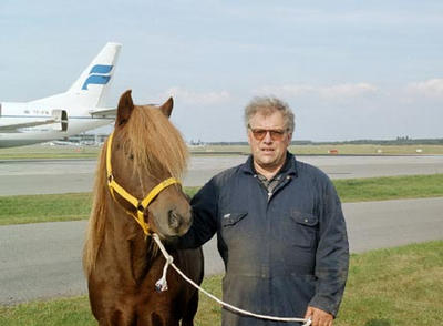 Stormur fotograferet ved sin ankomst til Danmark i Billund lufthavn September 2002.